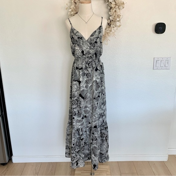 EXPRESS Black White Monochrome Floral Print Wrap Front Maxi Dress - Picture 5 of 14
